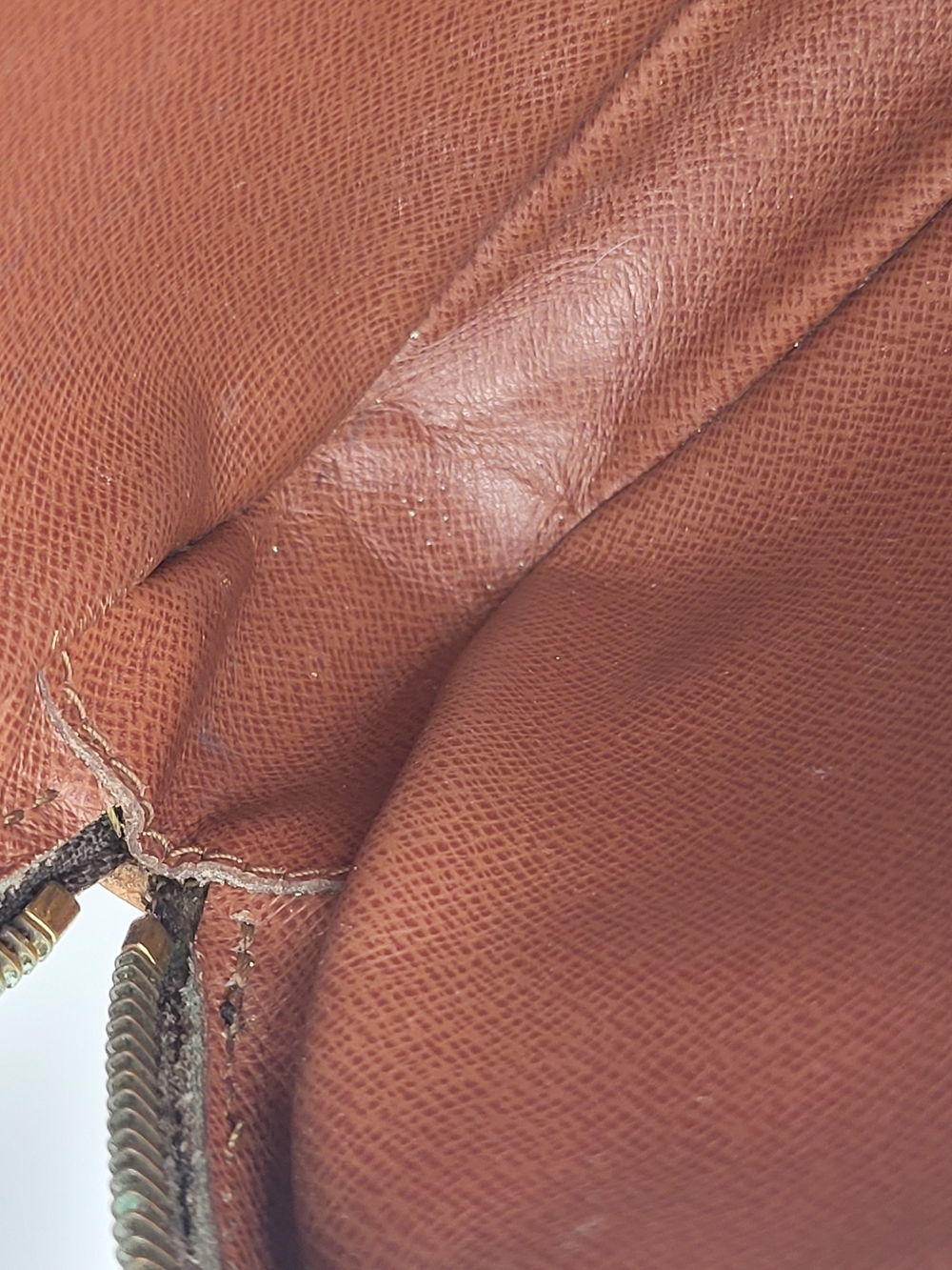 LOUIS VUITTON
Monogram Pochette Marly Bandouliere Crossbody..Authentic. - Picture 11 of 16
